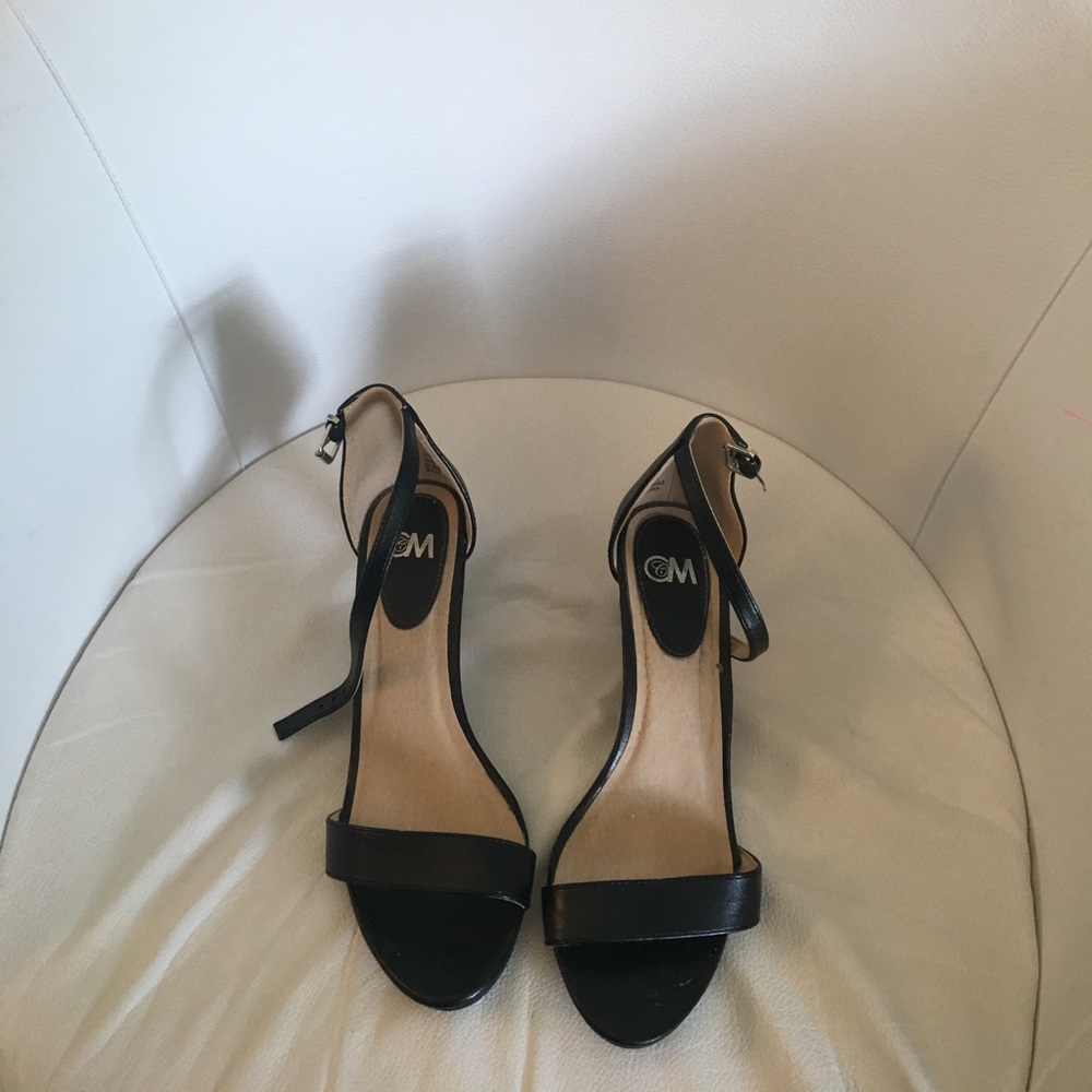 Black Pumps